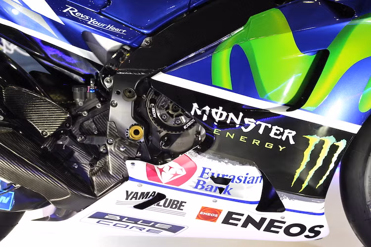 Bản thân động cơ xe cũng đã được trang bị hàng loạt các phụ tùng "hàng thửa", dễ thấy nhất đó là bộ côn khô từ hãng Exedy của Nhật. Đây là hãng sản xuất côn rất nổi tiếng, với sản phẩm được sử dụng cho không chỉ môtô, mà còn cả ôtô đua thuộc đủ các thể thức.