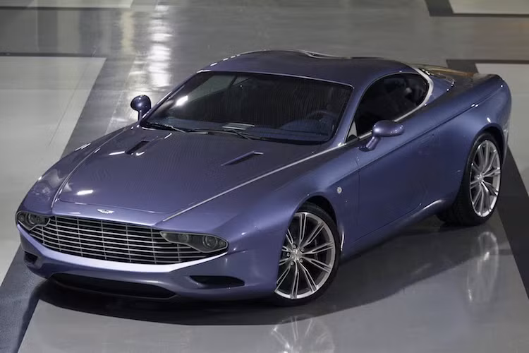 Vào dịp kỷ niệm "sinh nhật" 100 tuổi của Aston Martin, Zagato đã tạo ra 2 mẫu xe "hàng thửa" khác nhau. Trong đó, chiếc coupe DBS Zagato Centennial được tạo ra theo đơn đặt hàng của một đại gia Nhật Bản và mui trần DB9 Spider Zagato Centennial dành cho một nhà sưu tập xe có tên Peter Read. Cả 2 mẫu xe này đều sở hữu chung thiết kế thân, với khác biệt chỉ nằm ở vòm mui.