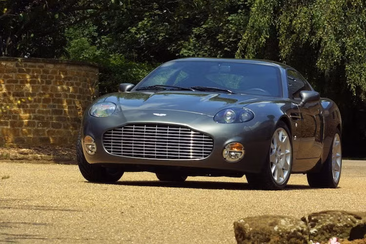 Trong thập niên 90, không có một chiếc Aston Martin Zagato nào được tạo ra. Tuy nhiên tới thập niên đầu của Thế kỷ 21, Aston Martin đã sản xuất không chỉ 1, mà tới 3 chiếc Zagato khác nhau. Chiếc đầu tiên là DB7 Zagato chỉ dành cho thị trường châu Âu. Có số lượng sản xuất 100 chiếc, tuy nhiên 1 chiếc DB7 Zagato đã được Aston Martin dành cho bảo tàng của hãng.