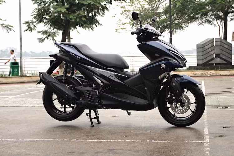 Dù có giá đắt hơn NVX 125, nhưng NVX 155 lại không có hệ thống khóa Smartkey và ngắt động cơ tạm thời SSS. Xét riêng về trang bị và bỏ qua yếu tố động cơ, phiên bản NVX 155 Premium cao cấp nhất với giá 50,99 triệu chỉ hơn NVX 125 đúng hệ thống phanh ABS. Với các trang bị đã nêu, hiện tại NVX cũng tỏ ra vượt trội so với đối thủ trực tiếp là Honda Air Blade 125 bản cao cấp.