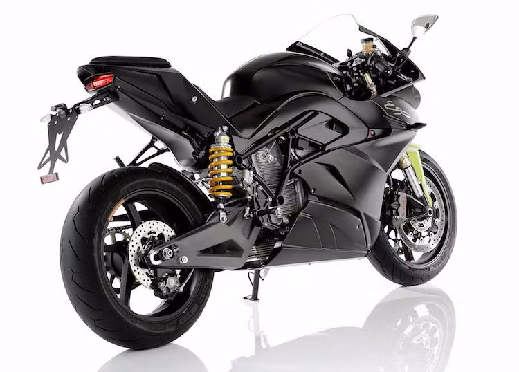 Dù được làm từ sợi carbon nhưng Ego vẫn nặng tới 258 kg do phải mang trên mình khối pin nặng nề để "nuôi" động cơ điện. Tuy nhiên, các kích thước khác của xe vẫn tương đương với môtô truyền thống với chiều dài 2140 mm, rộng 1140 mm, cao 720 mm, trục cơ sở dài 1465 mm và chiều cao yên đạt 810 mm.