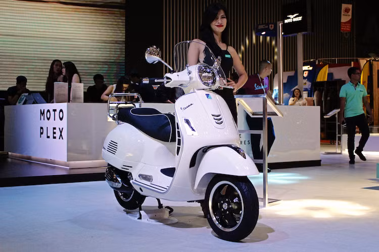 Tại triển lãm xe máy Việt Nam 2017, tập đoàn Piaggio đã thiết kế khu trưng bày theo tiêu chuẩn showroom cao cấp Motoplex của hãng, với sự hội tụ của cả những thương hiệu xe phân khối lớn Aprilia và Moto Guzzi trực thuộc. Không chi có những chiếc môtô PKL, Piaggio Việt Nam còn đem tới một mẫu xe tay ga pkl là Vespa GTS 300 Super 2017.