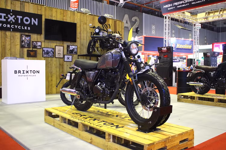 Khi được hỏi về nguồn gốc của những chiếc xe Brixton, đại diện của hãng tại triển lãm đã không ngần ngại thừa nhận rằng chiếc xe được sản xuất tại Trung Quốc. Cụ thể hơn, hãng Brixton tại Áo sẽ thiết kế ra chiếc xe cùng các chi tiết, sau đó đặt hàng sản xuất (outsource) các hãng linh kiện từ Trung Quốc và đồng thời cũng lắp ráp luôn tại quốc gia này.