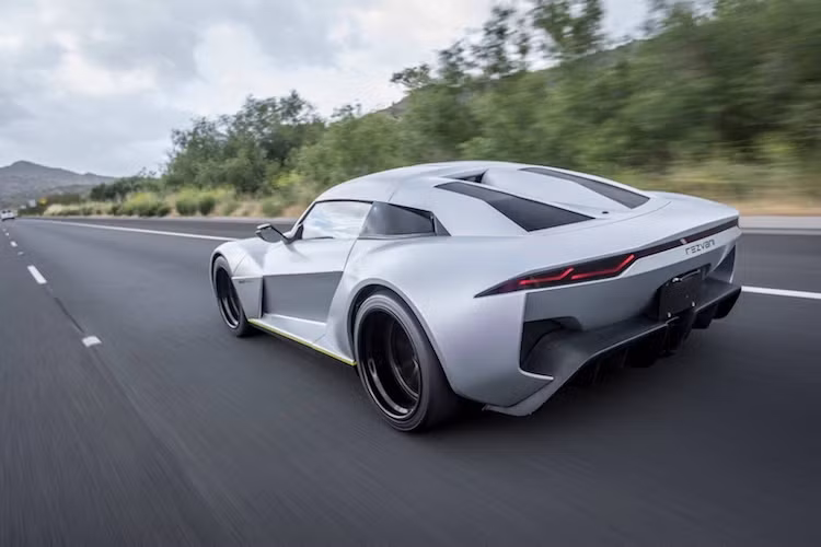 Ban đầu, Rezvani đã dự đoán giá khởi điểm của Beast Alpha lên tới 200.000 USD/chiếc (tương đương 4,482 tỷ đồng). Tuy nhiên hiện nay, hãng đã công bố giá chính thức của xe chỉ bằng chưa đầy một nửa - 95.000 USD (tương đương 2,15 tỷ đồng). Ngay cả phiên bản Alpha X cao cấp nhất cũng chỉ có giá 149.000 USD (3,38 tỷ đồng).