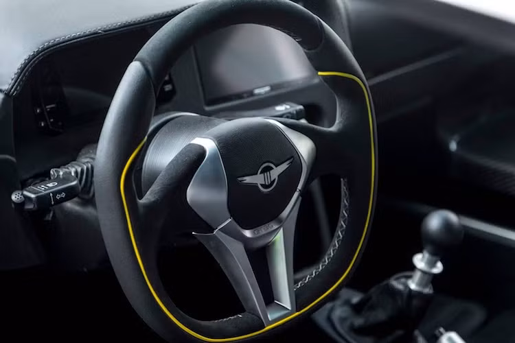 Ngoài ra, một điểm khác biệt lớn của Beast Alpha so với các dòng xe Beast khác đó là nội thất của xe đã được tích hợp đầy đủ các tiện nghi. Giống các dòng siêu xe GT khác, chiếc xe đã có đầy đủ hệ thống điều hòa, hệ thống thông tin giải trí với khả năng kết nối smartphone qua giao thức Apple Carplay hay Android Auto và hệ thống lái đa chế độ.