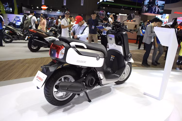 Khi được hỏi về thất bại của Cuxi trước đây và khả năng đưa QBIX về Việt Nam, một đại diện của Yamaha tại triển lãm đã chia sẻ với Kiến Thức rằng thị hiếu của người Việt đã thay đổi rất nhiều so với khi hãng ra mắt Cuxi. Chính vì vậy, không loại trừ khả năng QBIX sẽ được đưa về Việt Nam nếu khách hàng phản ứng tốt với mẫu xe này. Phiên bản QBIX được trưng bày tại VMCS 2017 được nhập trực tiếp từ Thái Lan.