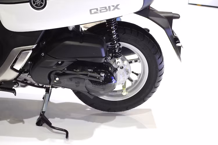 QBIX sở hữu động cơ SOHC 1 xi-lanh 2 van với dung tích 125 cc, được trang bị công nghệ BlueCore và hệ thống phun xăng điện tử. Động cơ này đem tới cho xe công suất tối đa 9,5 mã lực và mô-men xoắn cực đại 9,6 Nm.