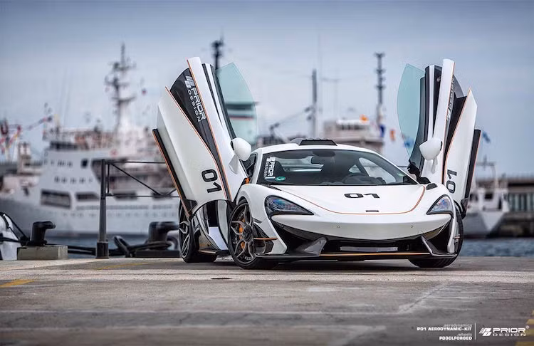 Ra mắt lần đầu vào năm 2015, siêu xe McLaren 570S hiện đang có giá rẻ nhất của hãng xe Anh Quốc McLaren. Dù dựa trên chassis của các "đàn anh" 650S hay P1 nhưng so với các dòng xe cao hơn, kiểu dáng của 570S "hiền" hơn nhiều. Để cải thiện điều này, hãng độ Prior Design tới từ Đức đã vừa công bố gói bodykit PD1 dành riêng cho 570S.
