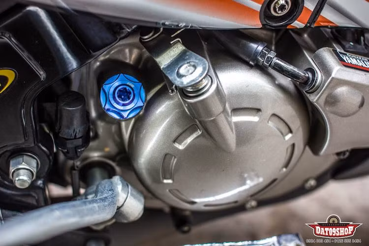 Điểm khiến 125ZR trở nên hấp dẫn đối với dân chơi xe ở các nước Đông Nam Á đó là khối động cơ 2 kỳ, xi-lanh đơn, làm mát bằng gió của chiếc xe có công suất cực mạnh, lên tới 17,5 ps và mô-men xoắn tới 16,18 Nm dù chỉ có dung tích 125 cc. Đã thỏa mãn với sức mạnh của xe, khối động cơ này được chủ xe giữ nguyên.