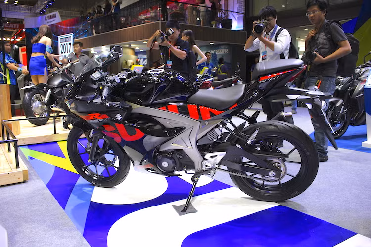 Phiên bản GSX-R150 bán chính hãng sẽ được lắp ráp trong nước theo dạng CKD, với phụ tùng nhập 100% từ Indonesia. Xe sẽ được bán với 2 màu là đen và xanh dương. Như vậy Suzuki tại Việt Nam sẽ không bán ra phiên bản màu đỏ hoặc trắng như một số thị trường khác.