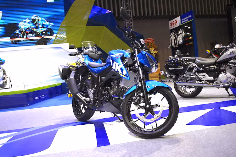 Cả GSX-R150 và GSX-S150 đều sử dụng chung một kết cấu khung, động cơ 150 cc DOHC phun xăng điện tử thế hệ mới và nhiều chi tiết quan trọng khác, tuy nhiên một chiếc có dạng sportbike và chiếc còn lại là naked bike. Chúng sẽ được lắp ráp dạng CKD tại Việt Nam, đồng thời chính thức được bán ra từ tháng 6 và tháng 8/2017.