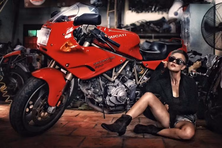 Supersport 900 được sản xuất cho tới tận năm 2007, với một đợt thay đổi thiết kế vào năm 1999. Sau khi chiếc xe bị "khai tử", phải tới năm nay dòng Supersport mới trở lại danh mục sản phẩm của Ducati. Được ra mắt tại triển lãm Intermot năm 2016, Supersport thế hệ mới là một mẫu sport touring với động cơ 937 cc Testastretta như Hypermotard 939.