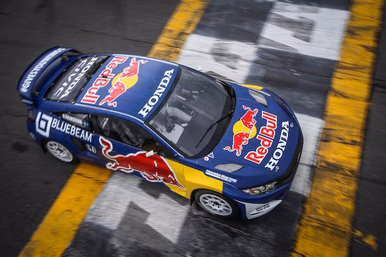 So với một chiếc Civic Coupe phiên bản dân dụng, Civic Coupe GRC có rất nhiều điểm khác biệt để có thể cạnh tranh với các đối thủ trên đường đua. Giống những chiếc xe đua khác, nó có bodykit được phát triển đặc biệt để không chỉ đạt tính khí động học cao hơn mà còn đủ bền và dẻo dai để chịu va đập trên đường đua rallycross.