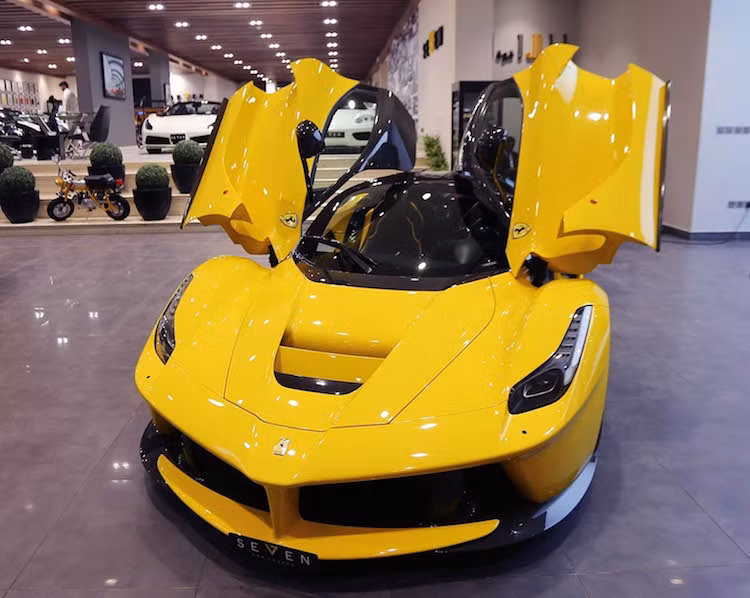 Có tên mã F150, LaFerrari là siêu xe đỉnh cao mới nhất của Ferrari. Tên gọi LaFerrari trong tiếng Ý nghĩa là "chiếc Ferrari", mang hàm ý chiếc xe có đầy đủ những đặc tính "định nghĩa" một siêu xe Ferrari đích thực. Sở hữu kiểu dáng vừa "sexy", vừa mang đặc tính khí động học nổi bật, LaFerrari đã được "chấp bút" bởi trung tâm thiết kế của chính Ferrari, dưới sự giám sát của nhà thiết kế Flavio Manzoni.