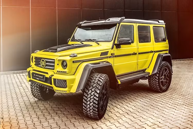 Do chỉ tập trung nâng cấp nội thất nên bản độ G500 4x4² kết hợp với Brabus của Carlex có ngoại thất không thay đổi so với những chiếc Brabus G500 4x4² khác. So với chiếc G500 4x4² nguyên bản từ Mercedes, chiếc xe đã có một số chi tiết bằng sợi carbon mới như ốp mui, nắp ca-pô cùng chắn bùn bánh xe.