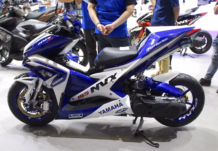 Chỉ một thời gian ngắn sau khi được bán ra, những bản độ NVX đầu tiên đã nhanh chóng xuất hiện. Phong trào độ NVX được ngay chính Yamaha Việt Nam "ngầm" cổ vũ khi tại triển lãm xe máy Việt Nam 2017, hãng đã trưng bày một bản độ NVX 155 cực "khủng" theo phong cách xe đua.