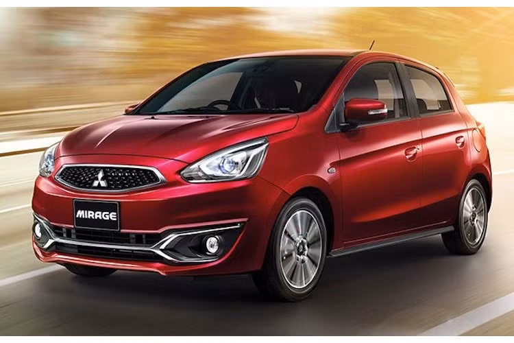 Khối động cơ 1.2l 3 xi-lanh DOHC của phiên bản cũ vẫn được sử dụng trên cả Mirage và Attrage 2017, nhưng có hệ thống điều khiển van MIVEC và trục cam thế hệ mới để công suất có thể đạt 78 mã lực và mô-men xoắn cực đại 100 Nm.