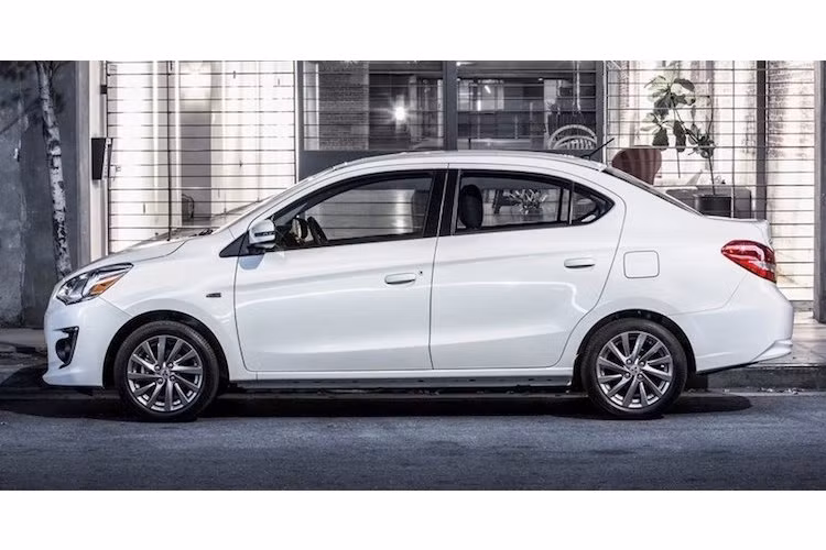 Ngoài ra, 2 mẫu xe hạng B giá rẻ của Mitsubishi cũng có sẵn các trang bị an toàn như ABS, EBD, trợ lực phanh, hệ thống ổn định điện tử ASC, hệ thống hỗ trợ đổ đèo và túi khí kép cho hàng ghế trước.