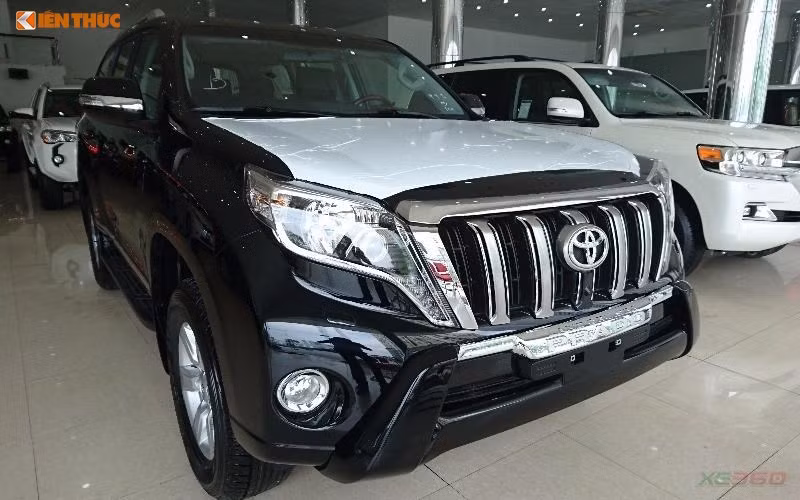 Dòng xe còn lại không giảm giá của thương hiệu Toyota cũng là một chiếc SUV - Land Cruiser Prado TX-L. Hiện tại, Prado đang chỉ có duy nhất một phiên bản với giá 2,167 tỷ đồng.