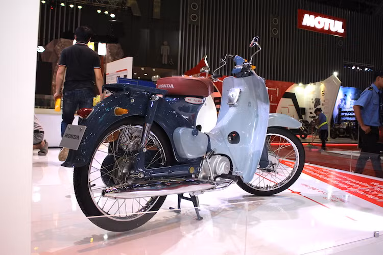 Một số chi tiết xuất hiện trên Super Cub C100 như phuộc trước "giò gà", pô "quả nhót"... đã trở thành nét đặc trưng của dòng xe và tiếp tục xuất hiện trên nhiều thế hệ Super Cub của hãng xe máy Honda sau này. Vào năm sau, dòng xe phổ biến nhất thế giới này sẽ kỷ niệm 60 năm "sinh nhật".