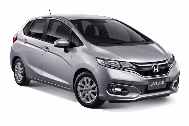 So với phiên bản cũ, Honda Jazz 2017 chỉ có một số thay đổi nhỏ như lưới tản nhiệt mới cùng cản trước, sau và thiết kế mâm đúc được sửa đổi. Riêng tại thị trường Thái Lan, Jazz 2017 còn có thêm một phiên bản mới với thiết kế thể thao là Jazz RS.