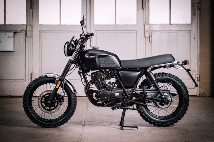 Tại triển lãm xe máy Việt Nam 2017 (VMCS 2017) sắp diễn ra, sẽ có hai hãng xe máy giá rẻ đổ bộ vào Việt Nam là thương hiệu môtô Brixton tới từ Áo và Braaap tới từ Úc. Mặc dù được quảng cao rầm rộ và mang thương hiệu "Tây" nhưng cả 2 mác xe này đều có điểm chung là được sản xuất tại Trung Quốc với kiểu dáng hoài cổ.