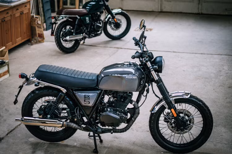 Trong 2 thương hiệu này, hãng xe máy Brixton thuộc sở hữu của tập đoàn KSR Group tại Áo và Braaap được quảng cáo là có nguồn gốc từ Australia. Khi tìm kiếm thông tin về thương hiệu này, nguồn gốc thực sự của nó là từ Tasmania và được thành lập bởi một doanh nhân trẻ có tên là Brad Smith.