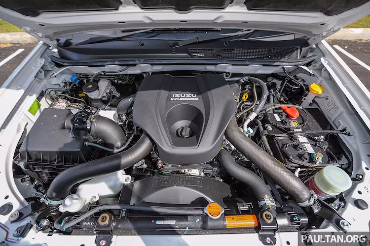 Giống như các phiên bản thường, D-Max Z-Prestige sẽ được trang bị sẵn 1 trong 2 loại động cơ turbodiesel 4 xi-lanh khác nhau. Động cơ nhỏ hơn có dung tích 2.5l công suất tối đa 135 PS và mô-men xoắn cực đại 320 Nm. Trong khi đó, phiên bản 3.0l sử dụng động cơ đạt công suất 177 PS và mô-men xoắn 380 nm.