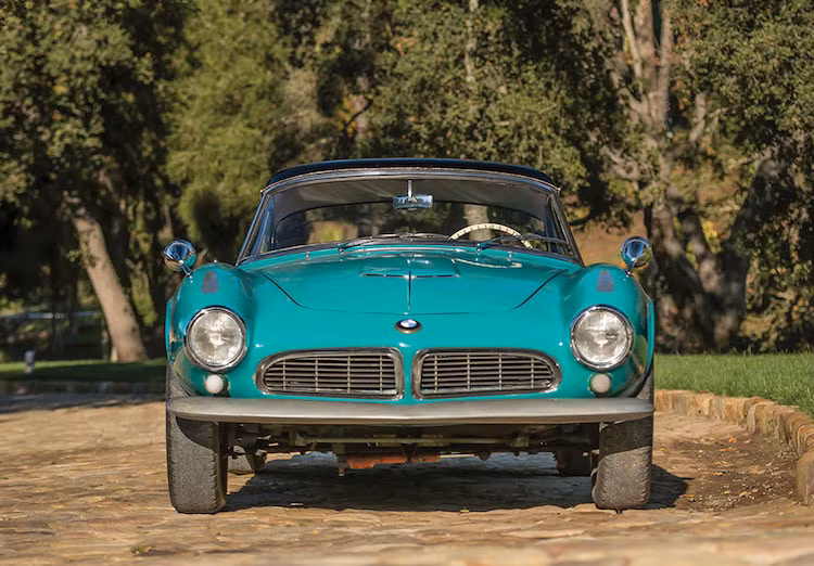 Dù đã khiến BMW bị lỗ nặng và suýt phá sản nhưng 507 cũng kịp ghi dấu ấn khi được sở hữu bởi những người nổi tiếng như Elvis Presley. Chiếc BMW 507 trong bài viết này có số khung 70044, hiện đã đi được 73.000 km và hoàn toàn nguyên bản, chưa qua phục chế ngoại trừ màu sơn đổi từ trắng thành xanh.