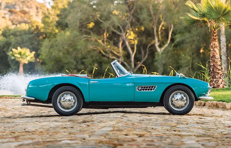 Được thiết kế để hướng tới thị trường Mỹ đang "khát" những dòng xe roadster vào thời kỳ những năm 50, 507 có thiết kế đầy tinh tế và tới thời điểm hiện giờ vẫn được đánh giá là một trong những chiếc BMW đẹp nhất mọi thời đại.