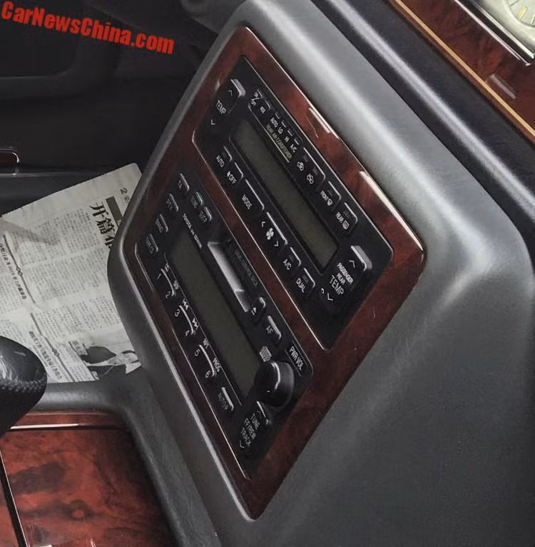 Giống như những mẫu xe siêu sang khác, các trang bị tiện nghi của Century tập trung hoàn toàn ở hàng ghế sau. Dù ra mắt từ năm 1997 nhưng chiếc xe đã có hệ thống thông tin giải trí và ghế mát-xa hiện đại. Các phiên bản Century sau đó còn tiếp tục được nâng cấp lên những trang bị cao cấp hơn nữa.