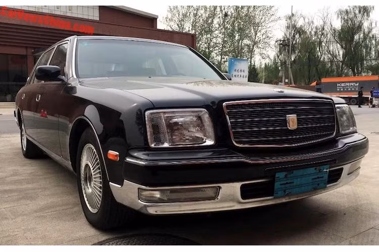Toyota Century là dòng xe siêu sang duy nhất tới từ Nhật Bản với lịch sử từ năm 1967 nhằm kỷ niệm 100 năm ngày sinh Sakichi Toyoda - người sáng lập hãng xe Toyota và hiện đã trải qua 3 thế hệ. Tuy nhiên, thế hệ thứ 3 của Century là dòng xe "đặc chủng" của Hoàng gia Nhật và chỉ được sản xuất với số lượng 4 chiếc.