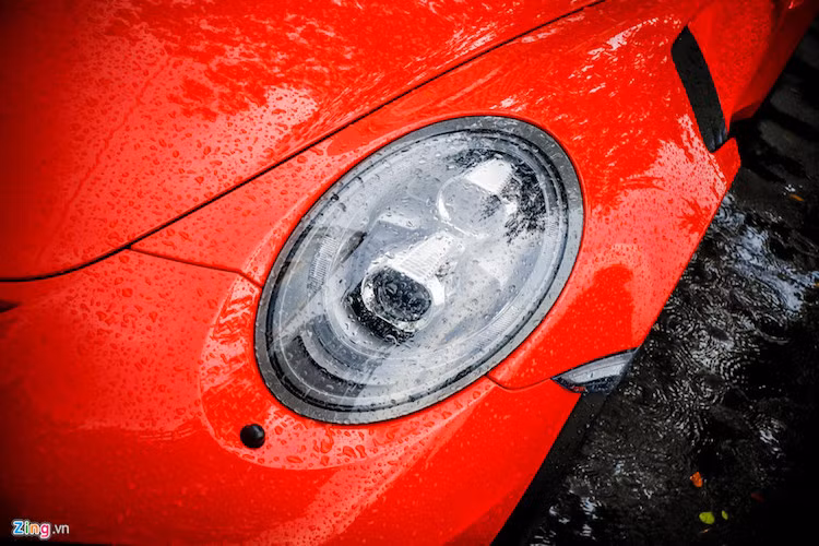 Cụm đèn pha thông minh full LED được thiết kế sắc sảo hơn so với các thế hệ cũ.