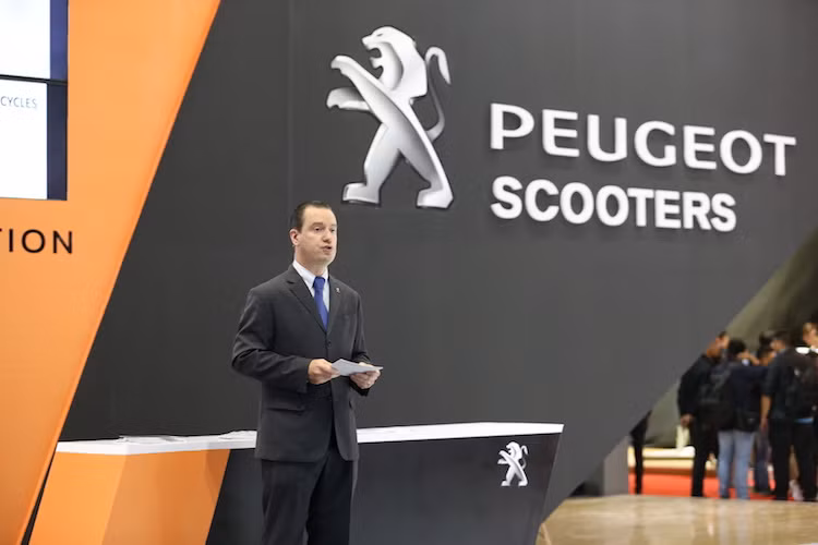 Được biết, với việc khai trương cửa hàng trải nghiệm thương hiệu đầu tiên trên toàn cầu của Peugeot tại Hà Nội, Việt Nam, Peugeot Motocycles khẳng định tầm quan trọng của thị trường Việt Nam trên bản đồ chiến lược với quy mô khu vực và toàn cầu. Đồng thời, cũng tại VMCS 2017, ông Xavier Casin cũng chia sẻ kế hoạch mang Peugeot Scooters đến các nước khác trong khu vực châu Á, đầu tiên là Trung Quốc và Hàn Quốc.