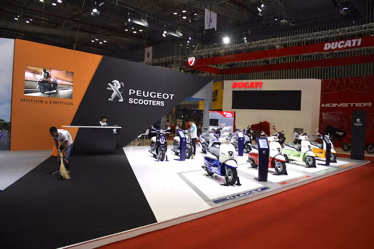 Peugeot Motocycles chính thức gia nhập thị trường Việt Nam vào cuối quý 4 năm 2016 nhằm xây dựng thương hiệu xe máy Peugeot Scooters và cung cấp nhiều lựa chọn hơn cho khách hàng Việt Nam ở phân khúc xe tay ga cao cấp. Tại triển lãm xe máy Việt Nam 2017, hãng xe Peugeot đã gây ấn tượng với khu trưng bày rộng rãi và mang phong cách Pháp.