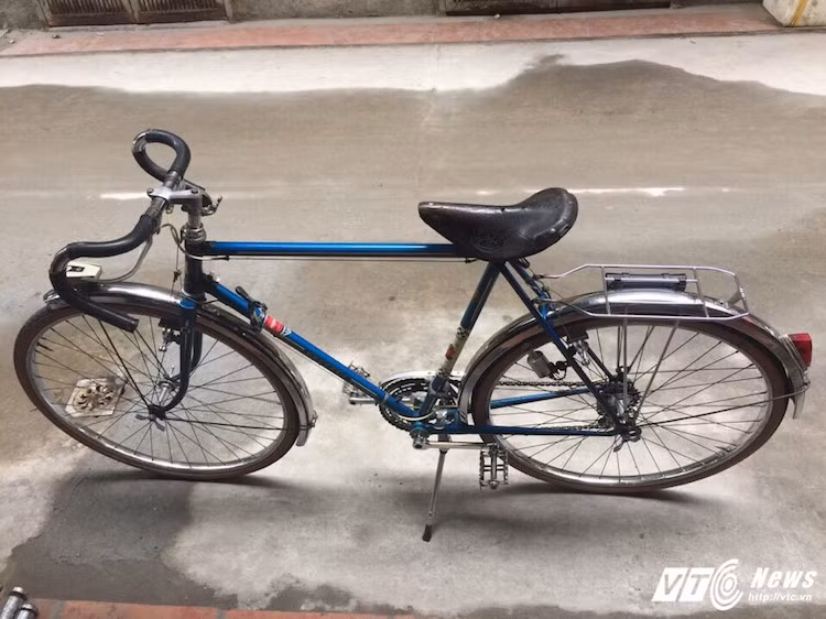 Một chiếc địa hình Peugeot đời 1970 có giá khoàng 4 triệu đồng.