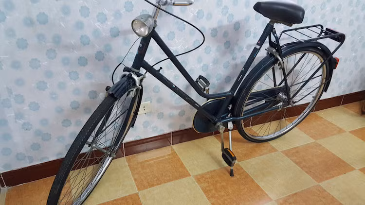 Một chiếc "cổ cao, phanh rút" có giá 25 triệu đồng.