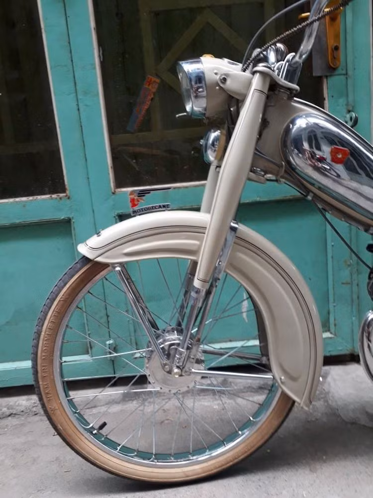 Được ra mắt lần đầu vào năm 1949, lịch sử của những chiếc Mobylette kéo dài tới 48 năm. Từ năm 1949 tới năm 1981, Mobylette đã sản xuất được tổng cộng 14 triệu xe đạp máy và chủ yếu được bán ở các nước châu Âu.