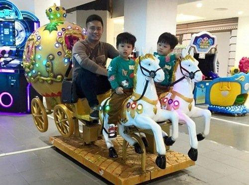 Hoang Linh hanh phuc ben tinh moi, chong cu nuoi con mot minh