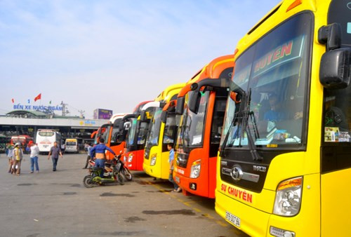 5 ngày sau khi thực hiện lệnh điều chuyển từ bến Mỹ Đình, nhiều tuyến xe khách thuộc 6 tỉnh chưa chuyển hết về bến xe Nước Ngầm, Giáp Bát.