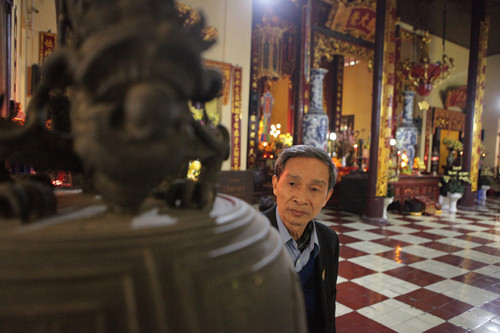 Chuông đưa lên càng cao thì khi đánh, tiếng càng vang xa hơn nữa