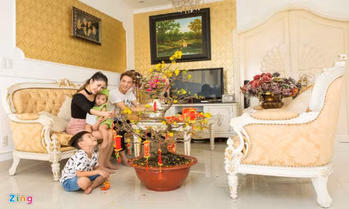 Ngôi nhà của Đăng Khôi được xây dựng trong một năm và trong khoảng thời gian đó, Đăng Khôi đã tạm dừng công việc ca hát, sản xuất âm nhạc để giám sát công trình.