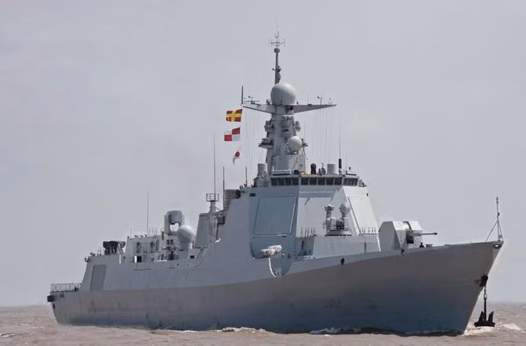 Tàu khu trục Type 052D là phiên bản cải tiến của Type 052C, được Trung Quốc cho là mạnh ngang với tàu khu trục Arleigh Burke của Mỹ.