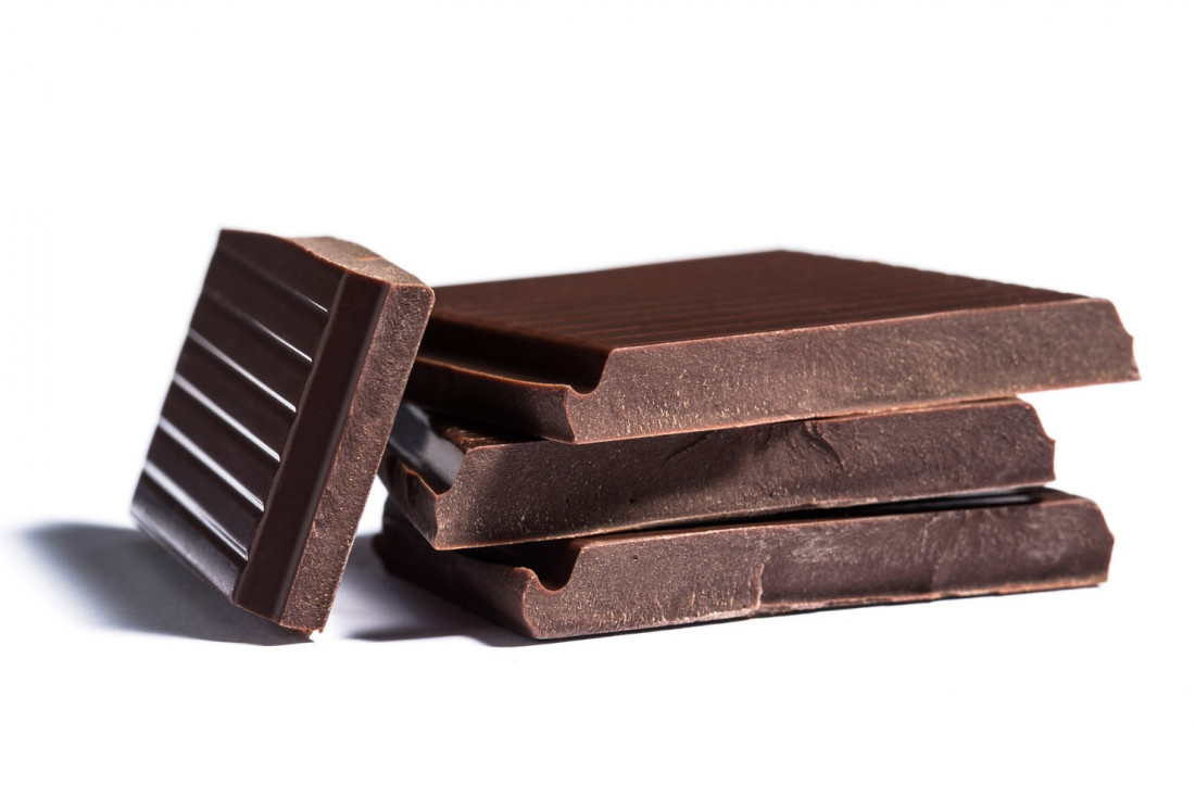 Chocolate đen. Ăn chocolate đen điều độ cũng là một lựa chọn tốt để duy trì một trái tim khỏe mạnh, ngăn ngừa lão hóa.