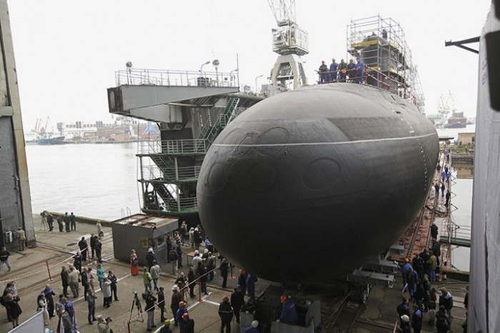 Hải quân Nga từng dự định ngừng đóng mới tàu ngầm Lada để tập trung cho lớp Kalina thế hệ sau, nhưng rồi họ vẫn tiếp tục công việc với những chiếc đã được lên kế hoạch chế tạo.