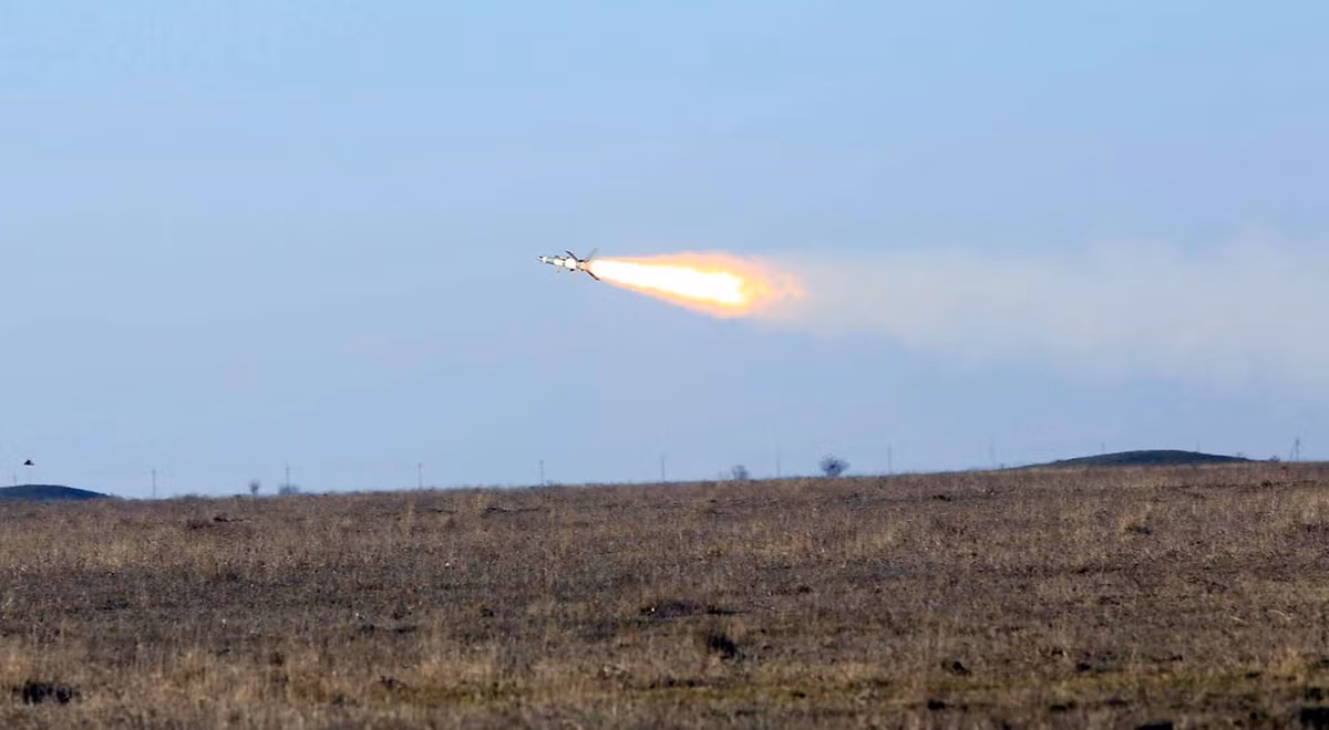 Tên lửa phòng không Pechora-2D đã được Ukraine chào bán và xuất khẩu tới một số khách hàng trên thế giới, nó tiêu diệt được mục tiêu từ cự ly 35 km bay với vận tốc tối đa 800 m/s.