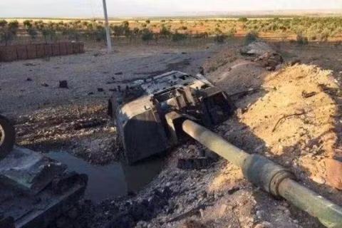 Vụ tấn công ở Bắc Syria diễn ra giữa một bên là lực lượng thân Thổ Nhĩ Kỳ được sự trợ giúp từ nhiều vũ khí hạng nặng của Ankara như pháo tự hành T-155, tăng Leopard 2A4 và phía bên kia là lực lượng dân chủ Syria. Hiện không rõ thời điểm cụ thể diễn ra trận đánh nhưng hình ảnh tại hiện trường để lại cho thấy, phần tháp pháo của khẩu pháo tự hành T-155 đã bị đánh bay khỏi thân xe và rơi cách đó vài mét. Vụ tấn công được xác định do tên lửa chống tăng có điều khiển Kornet.