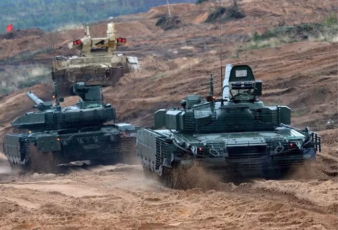 Bộ giáp bổ sung này giúp xe tăng T-80BVM chống lại đạn xuyên lõm cũng như đạn xuyên động năng một cách rất hiệu quả.