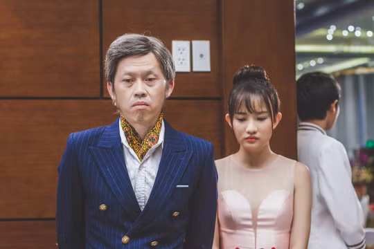 Hoài Linh nói anh không quen với trang phục lịch lãm