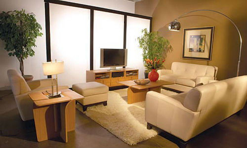 Chàng trai độc thân nên đặt lọ hoa ở bên phải phòng khách, còn cô nàng độc thân nên đặt lọ hoa ở bên trái. Tránh để hoa héo, rụng vì nó gợi lên điềm xấu cho gia chủ. Ảnh: Home Design.